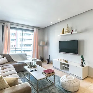 Apartment Comfortable & Elegant Flat In A Lively Place